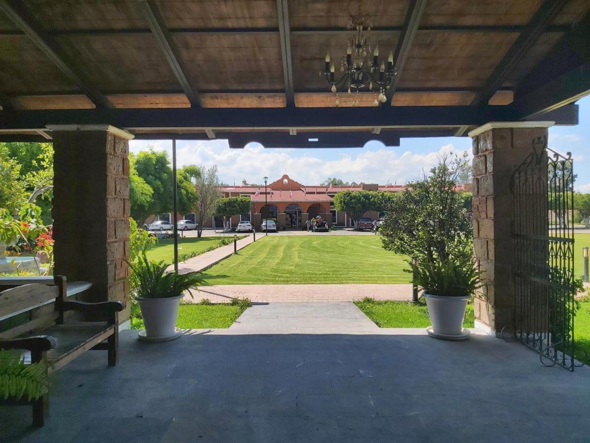 Hotel Meson Del Puente Акамбаро Экстерьер фото