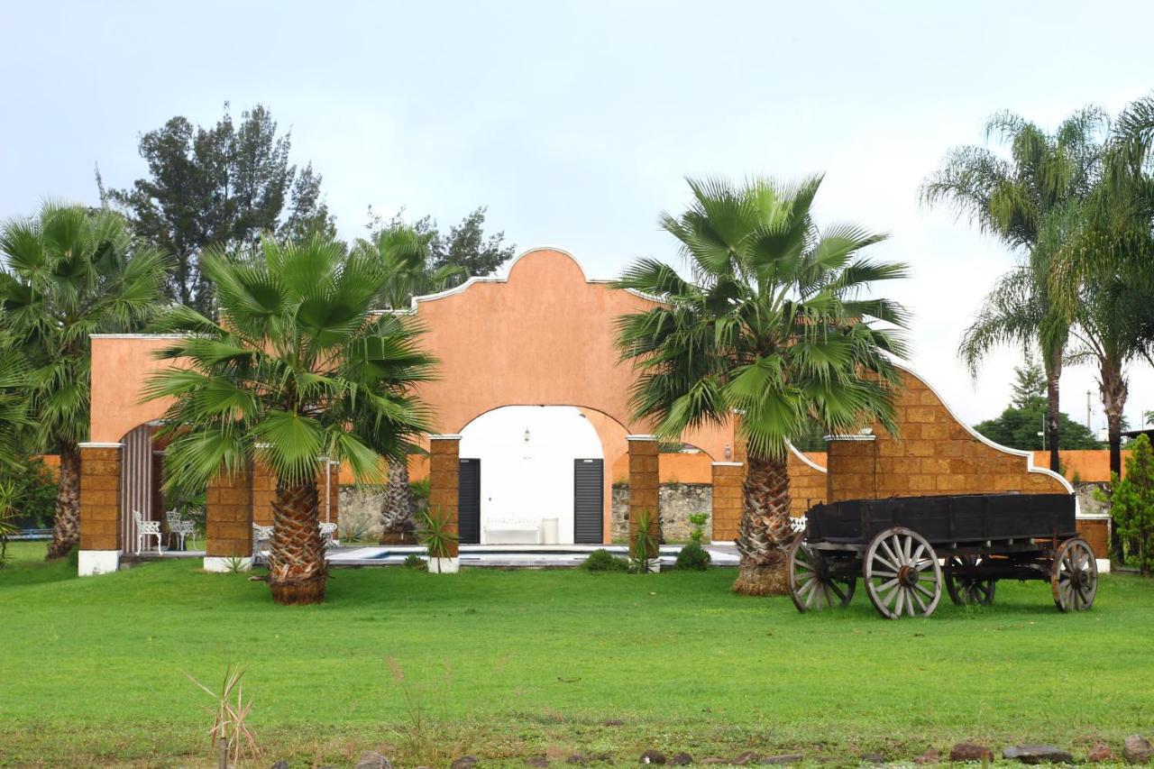 Hotel Meson Del Puente Акамбаро Экстерьер фото